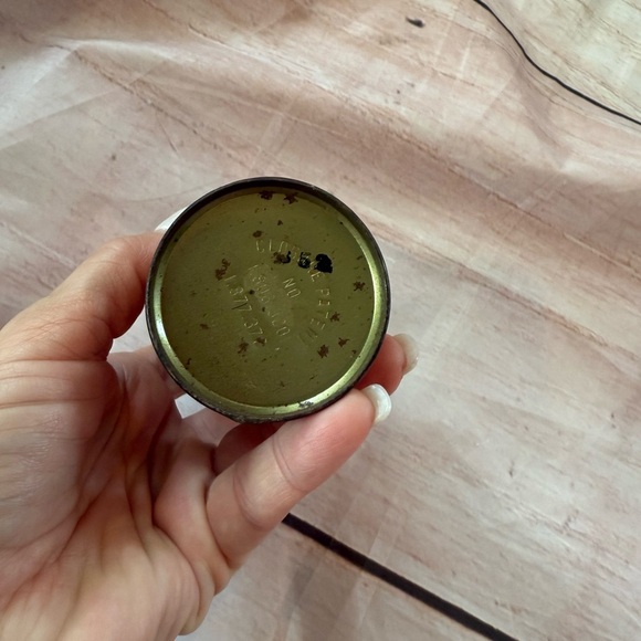 vintage McNess Allspice tin shaker with expired content - Picture 5 of 5